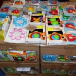 palette de 300 articles de puériculture hochets, doudous, etc