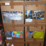 lot de 400 pieces de vaisselles jetables serviettes, gobelets, couverts, assiettes……