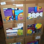 lot de loisirs creatifs boites, scrapbooking, ruban, feutrines…..