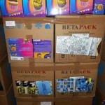 lot de loisirs creatifs tirelires, figurines, sacs, epingles…..