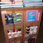 lot de produits et accessoires d'entretien ménager brosses collantes, nettoyant, cintres, lingettes, désodorisant……